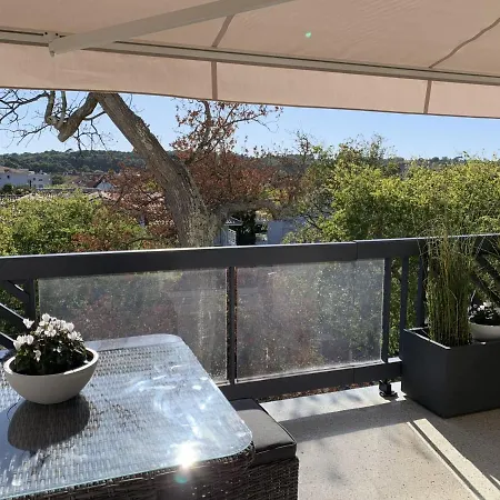Appartement Magnifique T2 Duplex A Avec Terrasse, Wifi, A 100m De La